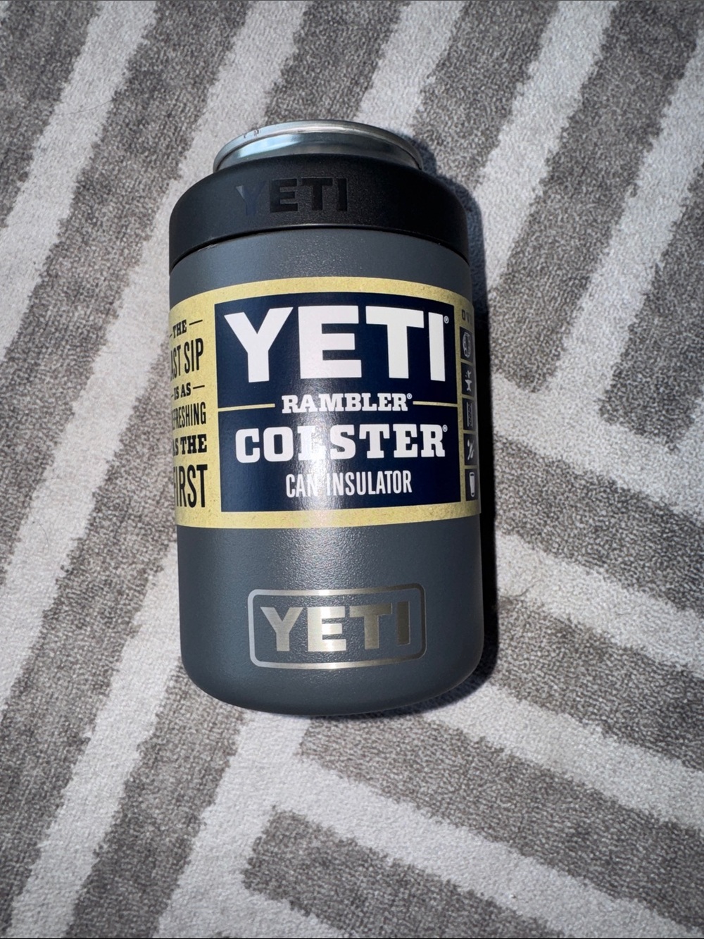 YETI Rambler Colster - Gray